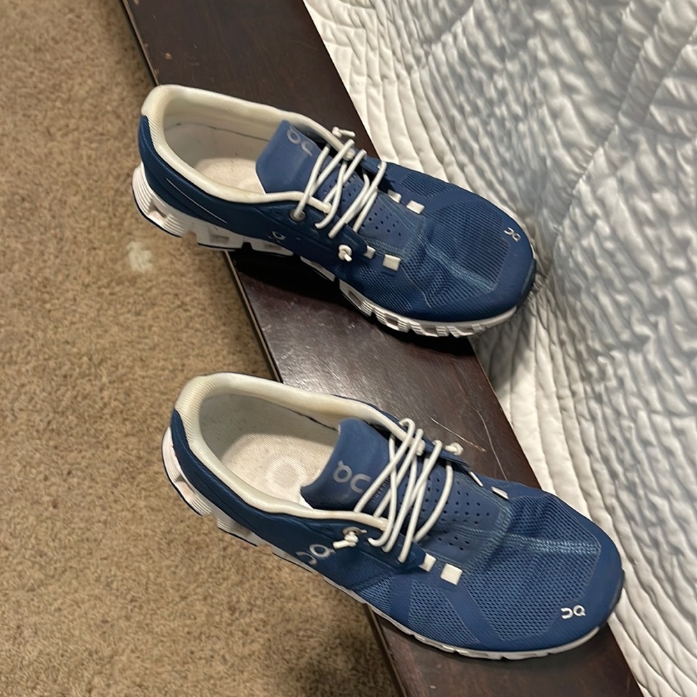 On cloud tennis shoes